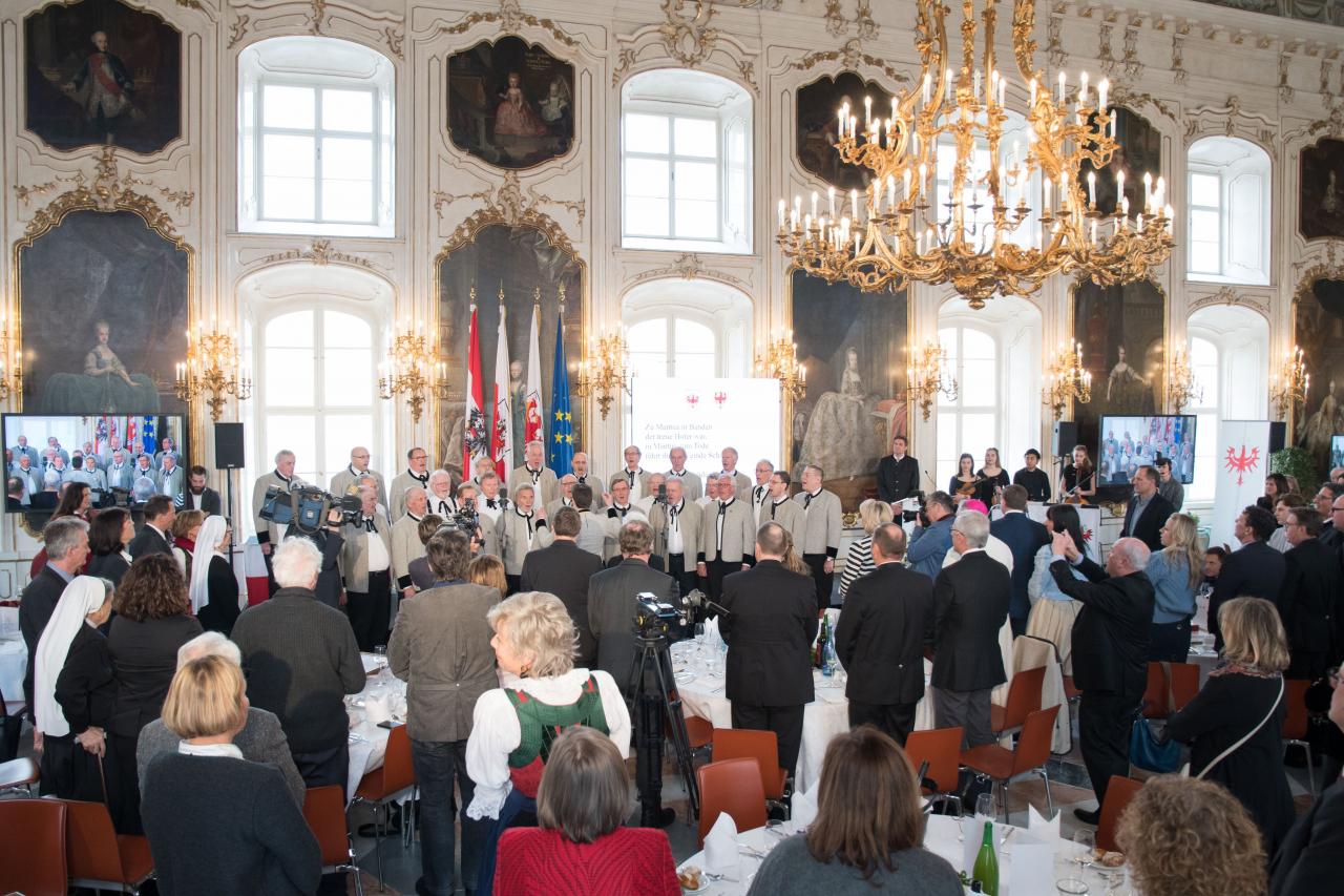 Die Tiroler Landeshymne zur Ehrenzeichenverleihung des Landes Tirol in der Hofburg zu Innsbruck am 20. Februar 2018