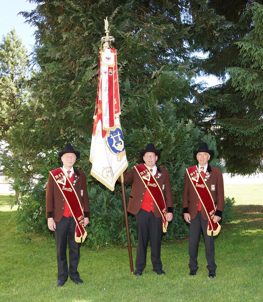 Unsere stolze Fahnenabordnung