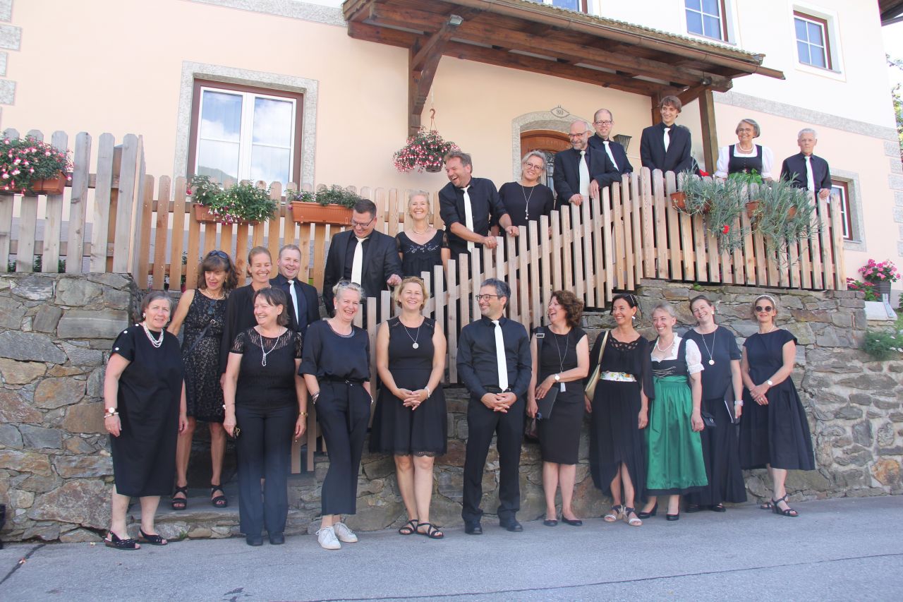 Kammerchor singt anlässlich der Hochzeit des Chorleiters