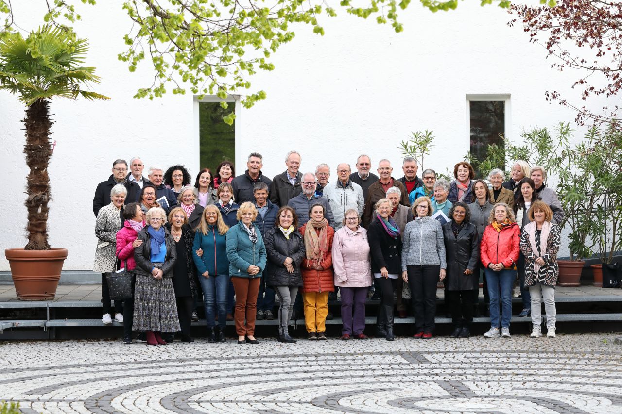 Gemischter Chor Allerheiligen vor der Pfarrkirche