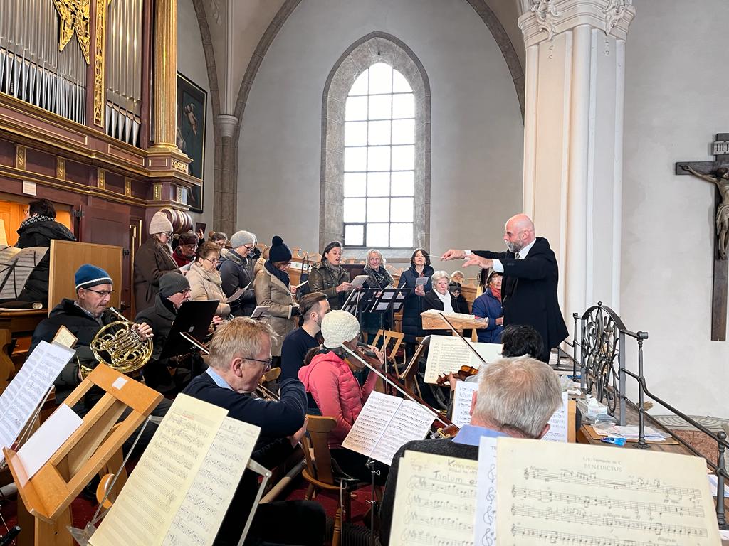 Kirchenmusik zu St. Andreas Kitzbühel am 8. Dezember 2023 bei der Aufführung der Krönungsmesse von Wolfgang Amadé Mozart 