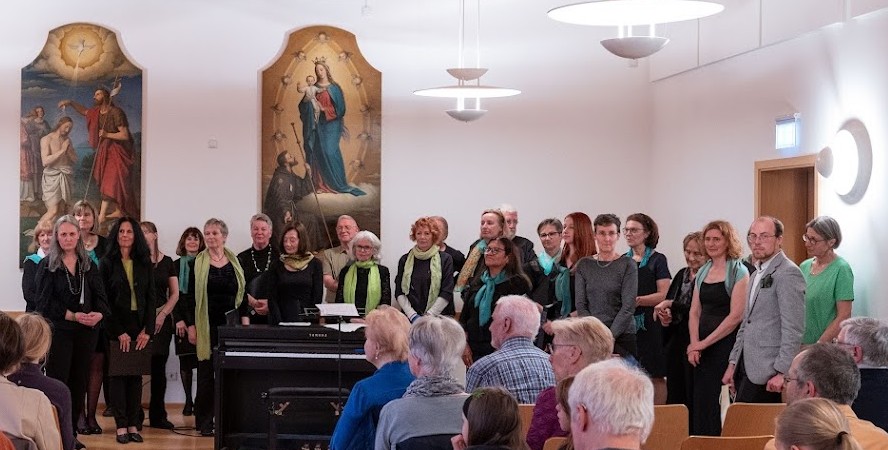 Die InnStimmen im Pfarrsaal Dreiheiligen anläßlich eines Benefizkonzerts zugunsten eines Caritas-Projekt 2025