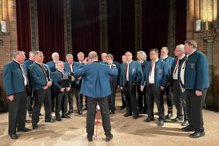 Männerchor Friedrichslinde beim Auftritt